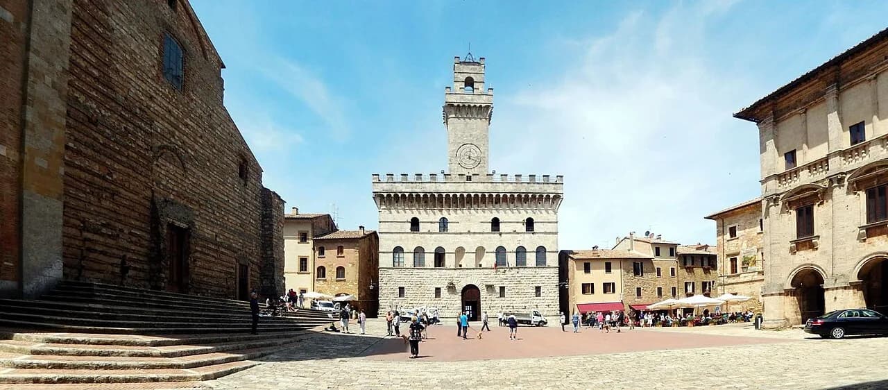 Montepulciano’s Piazza Grande with the cathedral steps at left and the crenellated Palazzo Comunale ahead